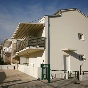  Apartment Laste