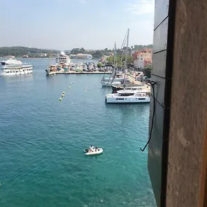  Apartment First Row To The Sea
